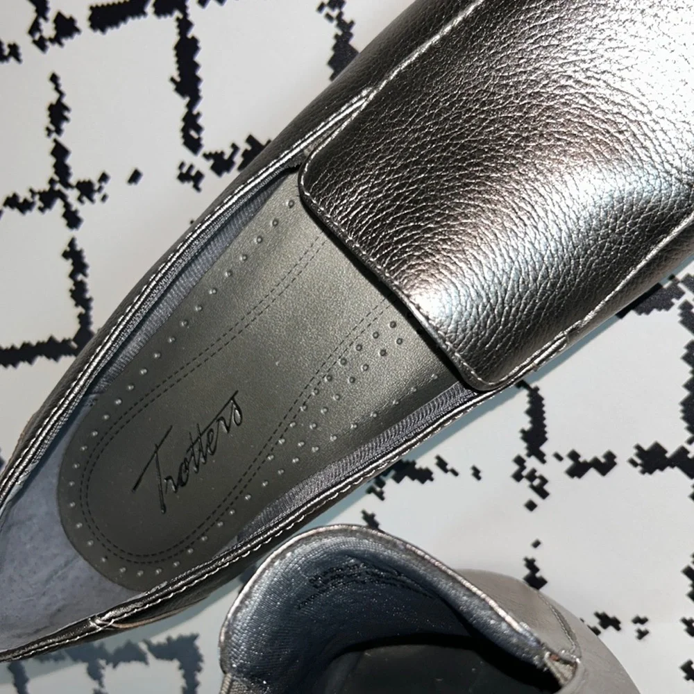 Trotters Metallic Pewter Loafers